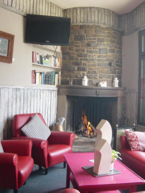 Гостиница Hostal Can Massot  Англес